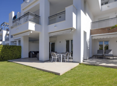 Елегантна квартира 105 кв.м з терасою та видом на поле в MA