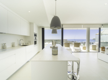 Апартаменты в Аликанте 83.86 кв.м с бассейном и лифтом