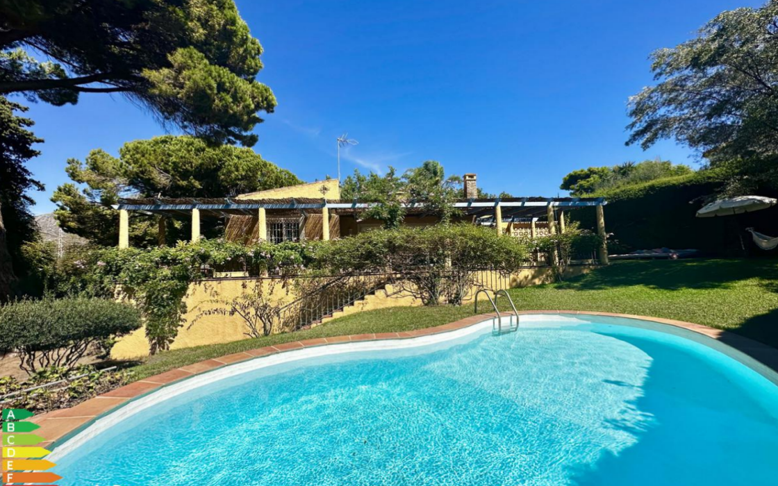 Вилла в Марбелье на Золотой Миле, 292 кв.м, уникальный стиль