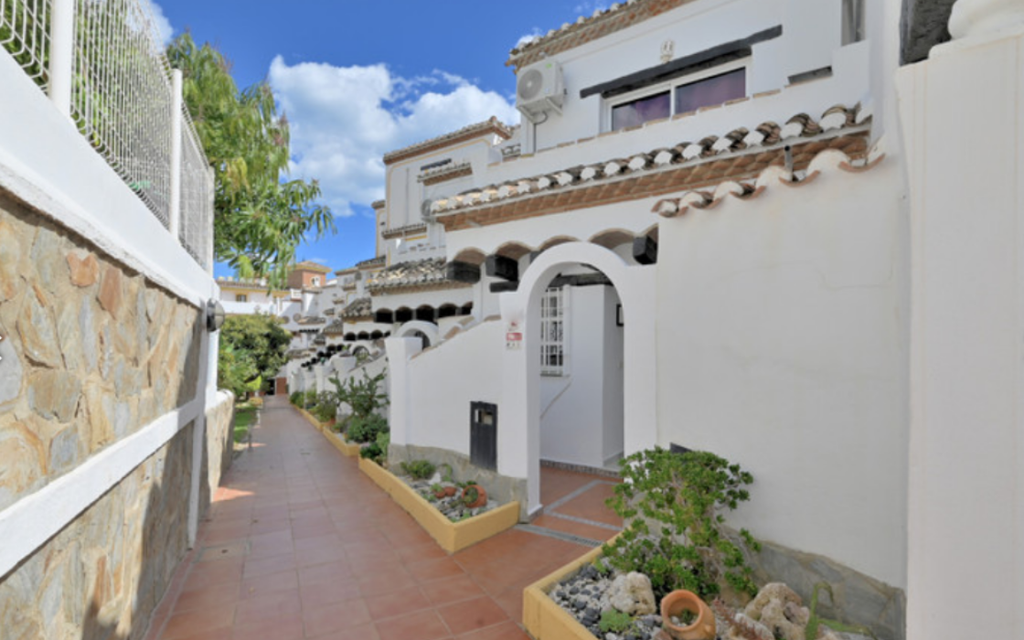 Очаровательный таунхаус в Calahonda 100 кв.м у моря