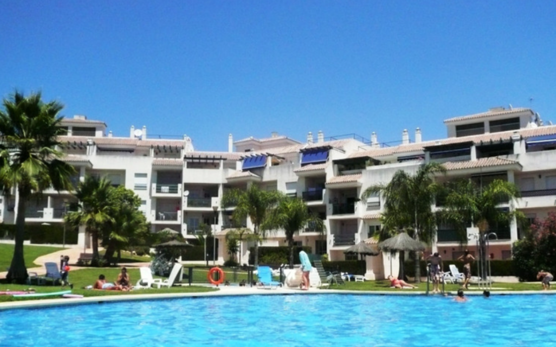 Светлая квартира 90 кв.м в Марбелье с террасой у моря