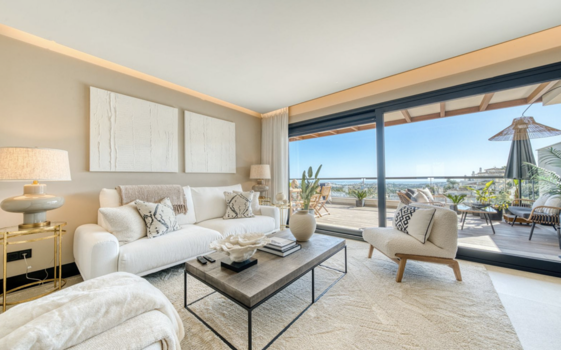 Апартаменти з 2 спальнями в Marbella Lake 93 кв.м з терасою