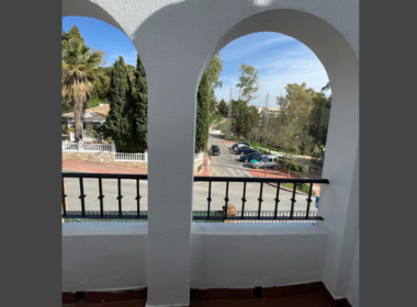 Таунхаус с террасой у пляжа в Бенальмадене, 96 кв.м.