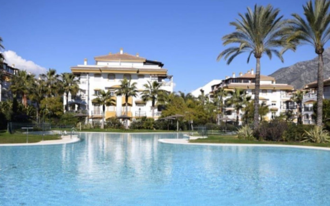 Элегантная квартира с террасой рядом с Пуэрто-Банус 128 кв.м